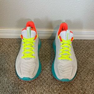 Saucony women’s Endorphin series with speedroll, size 8.5